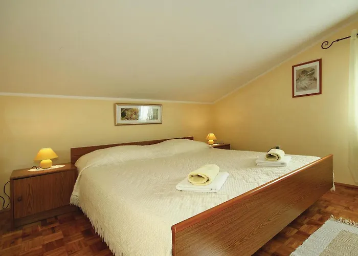 3 Bedroom Gorgeous In דירה *