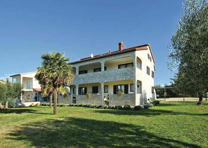 3 Bedroom Gorgeous In דירה *