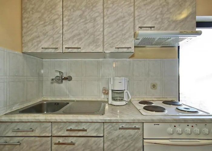 3 Bedroom Gorgeous In Апартаменти Пореч