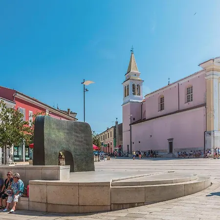 Apartment 3 Bedroom Gorgeous In Porec