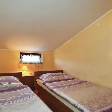 Lejlighed 3 Bedroom Nice Apartment In Porec *