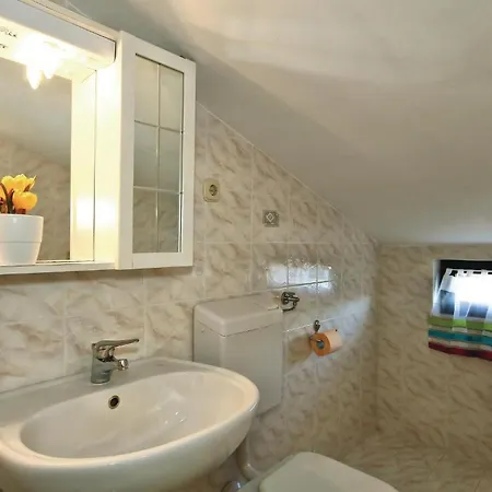3 Bedroom Nice Apartment In Porec *