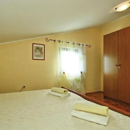 3 Bedroom Nice Apartment In Porec *
