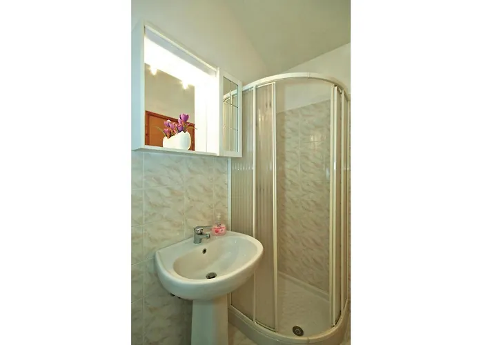 3 Bedroom Gorgeous In Apartman Poreč