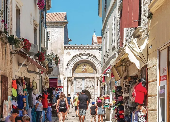 公寓 3 Bedroom Gorgeous In 波雷奇